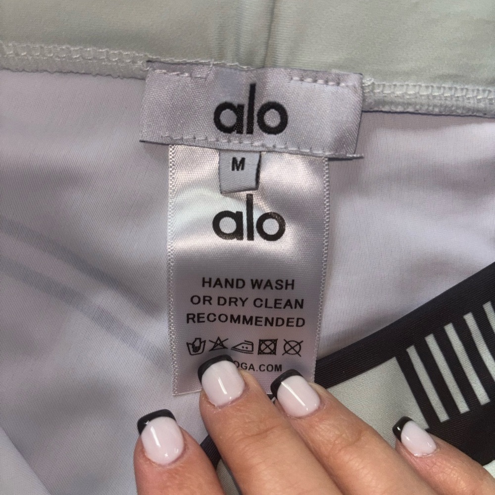 ALO Yoga Light lime green Leggings and Bra Set - Picture 5 of 5